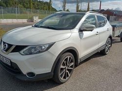 Weiß Gebraucht 2016 Nissan Qashqai Tekna SUV | 13.900 € (Etwas zu teuer)
