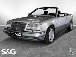 Brillantsilber Gebraucht 1995 Mercedes E220 Cabrio | 25.970 €
