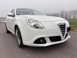 Weiß Gebraucht 2011 Alfa Romeo Giulietta Turismo Kleinwagen | 2.950 € (Etwas zu teuer)