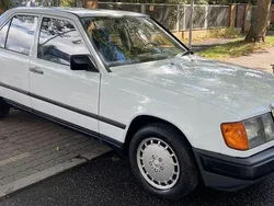 Weiß Gebraucht 1987 Mercedes 200 Limousine | 4.950 €