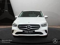 Weiß Gebraucht 2021 Mercedes B250 Van / Kleinbus | 25.990 € (Fairer Preis)