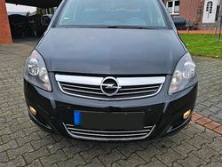 Schwarz Gebraucht 2011 Opel Zafira Family Van / Kleinbus | 5.700 € (Fairer Preis)