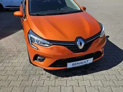 Valencia orange (metallic) Gebraucht 2020 Renault Clio V Experience Kleinwagen | 12.250 € (Guter Preis)