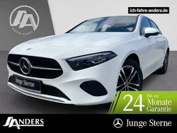 Weiß Gebraucht 2023 Mercedes A250 Progressive Kleinwagen | 29.764 € (Guter Preis)