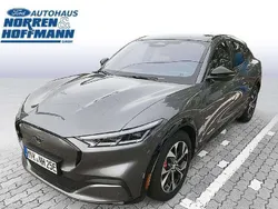 Carbonized gray/asher gray Gebraucht 2023 Ford Mustang Mach-E Premium SUV | 52.980 € (Teuer)