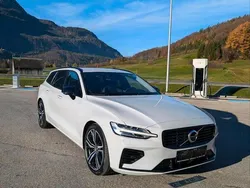 Weiß Gebraucht 2020 Volvo V60 R-Design Kombi | 33.599 € (Fairer Preis)