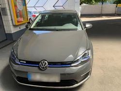 Grau Gebraucht 2021 VW e-Golf Kleinwagen | 13.500 € (Fairer Preis)