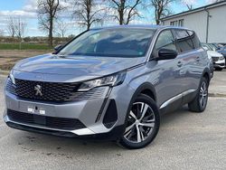Grau Gebraucht 2022 Peugeot 5008 Allure Van / Kleinbus | 20.500 € (Guter Preis)