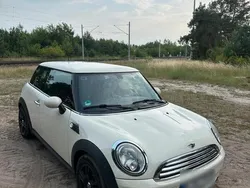 Weiß Gebraucht 2009 Mini Cooper Kleinwagen | 4.200 € (Etwas zu teuer)