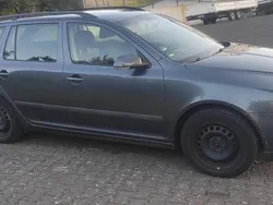 Blau Gebraucht 2009 Skoda Octavia Kombi | 1.750 € (Fairer Preis)