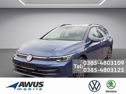 Blau / anemonenblau (metallic) Gebraucht 2024 VW Golf VIII Style Kombi | 35.990 €