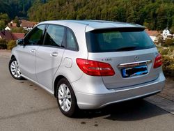 Silber Gebraucht 2012 Mercedes B180 Van / Kleinbus | 8.200 €