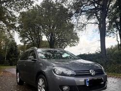 Grau Gebraucht 2011 VW Golf Kombi | 3.600 € (Fairer Preis)