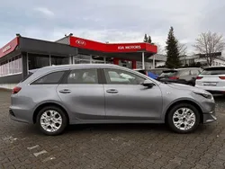 Silber Neu 2025 Kia Ceed Sportswagon Vision Kombi | 26.990 € (Guter Preis)