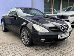 Schwarz Gebraucht 2005 Mercedes SLK350 AMG Cabrio | 10.789 € (Etwas zu teuer)