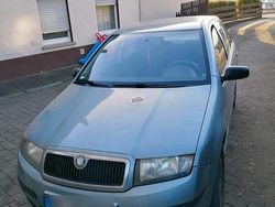 Grau Gebraucht 2004 Skoda Fabia Kleinwagen | 900 € (Guter Preis)