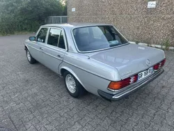 Grau Gebraucht 1982 Mercedes 230 Limousine | 9.900 €