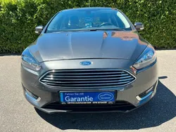 Grau Gebraucht 2015 Ford Focus Titanium Limousine | 8.900 € (Fairer Preis)