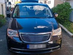 Schwarz Gebraucht 2013 Chrysler Town & Country SUV | 7.390 €