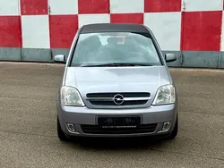 Grau Gebraucht 2004 Opel Meriva Van / Kleinbus | 1.950 €