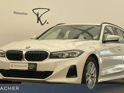 Alpinweiss Gebraucht 2024 BMW 320 Shadowline Kombi | 37.349 € (Fairer Preis)