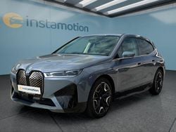 Grau Gebraucht 2023 BMW iX SUV | 73.699 € (Teuer)