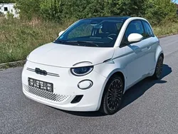 Weiß Gebraucht 2021 Fiat 500e Icon Kleinwagen | 17.990 € (Etwas zu teuer)
