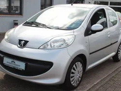 Grau Gebraucht 2008 Peugeot 107 Filou Kleinwagen | 2.990 € (Etwas zu teuer)