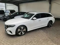 Weiß Gebraucht 2024 Mercedes E300 Kombi | 52.900 €