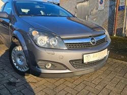 Grau Gebraucht 2007 Opel Astra GTC Coupé | 2.690 € (Teuer)