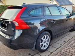 Grau Gebraucht 2016 Volvo V60 Kombi | 13.500 € (Guter Preis)