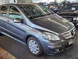Grau Gebraucht 2010 Mercedes B180 Van / Kleinbus | 13.000 €