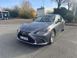 Grau Gebraucht 2018 Lexus ES300 Limousine | 35.000 €
