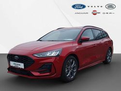 Fantastic red Gebraucht 2024 Ford Focus ST-Line X Limousine | 32.750 €