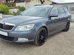 Grau Gebraucht 2013 Skoda Octavia Family Kombi | 5.500 € (Fairer Preis)