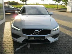 Beige Gebraucht 2018 Volvo V60 Momentum Kombi | 19.490 € (Fairer Preis)