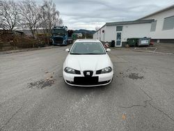 Weiß Gebraucht 2003 Seat Ibiza Kleinwagen | 1.500 €
