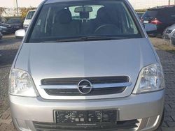 Grau Gebraucht 2005 Opel Meriva Essentia Van / Kleinbus | 4.999 € (Teuer)