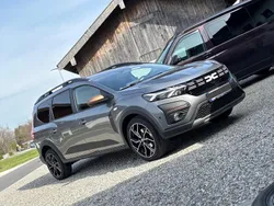 Grau Gebraucht 2024 Dacia Jogger Extreme Kombi | 19.100 € (Fairer Preis)