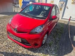 Rot Gebraucht 2012 Toyota Aygo Kleinwagen | 5.900 € (Fairer Preis)