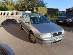 Grau Gebraucht 2003 Skoda Octavia Ambiente Kombi | 800 € (Guter Preis)
