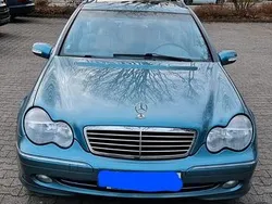 Blau Gebraucht 2001 Mercedes C200 Kombi | 7.400 €
