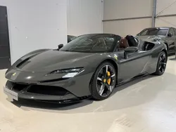 Grau Gebraucht 2022 Ferrari SF90 Cabrio | 472.900 €