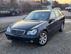 Blau Gebraucht 2001 Mercedes C200 Kombi | 1.699 €