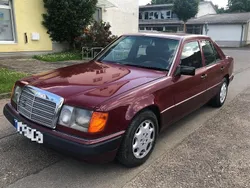 Rot Gebraucht 1991 Mercedes E300 Limousine | 7.690 €