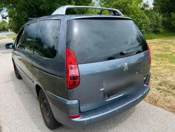 Grau Gebraucht 2005 Peugeot 807 Van / Kleinbus | 250 €