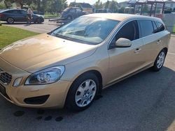Gold Gebraucht 2011 Volvo V60 Momentum Kombi | 8.999 € (Fairer Preis)