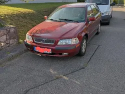 Rot Gebraucht 2001 Volvo V40 Kombi | 2.950 € (Etwas zu teuer)