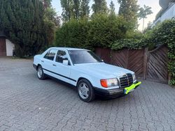 Weiß Gebraucht 1987 Mercedes 200 Limousine | 2.800 €