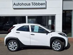 Schneeweiß Gebraucht 2023 Toyota Aygo Kleinwagen | 13.850 € (Guter Preis)